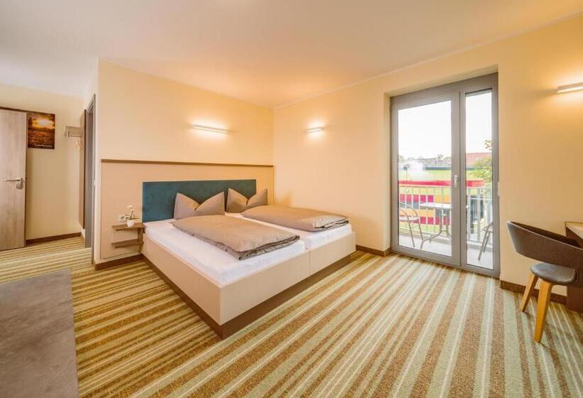 Апартаменты 1 Спальня с Балконом, Elly Hostel