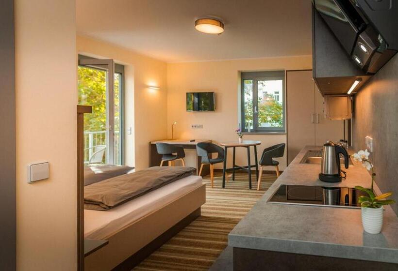 バルコニー付き１ベッドルームアパートメント, Elly Hostel