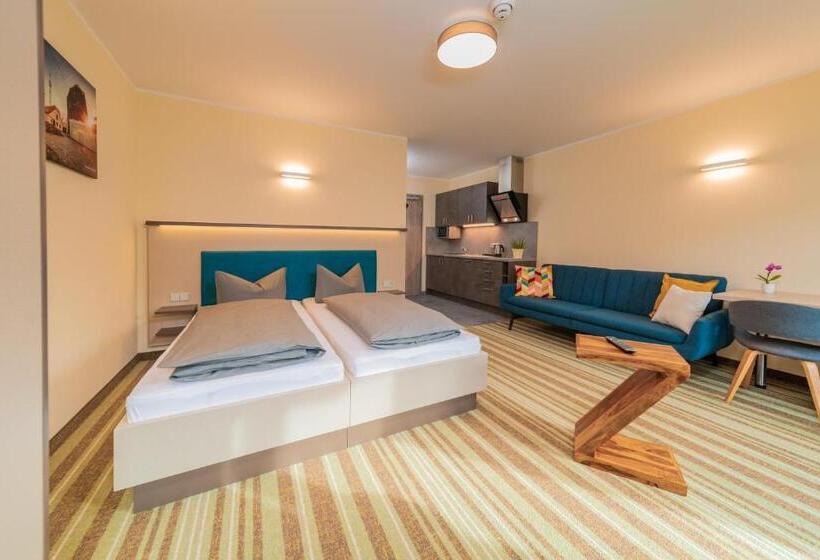Апартаменты 1 Спальня с Балконом, Elly Hostel