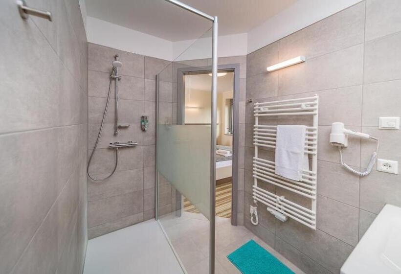 ２ベッドルームアパートメント, Elly Hostel