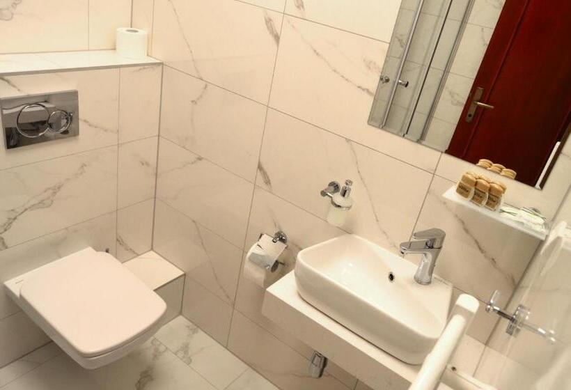 Номер Стандарт, Evan U Hoffera