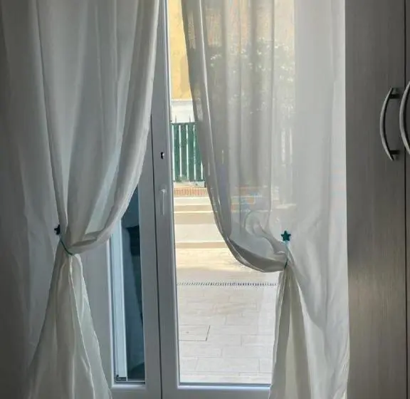 اتاق لوکس سه تخته, Riviera Albachiara Anzio B&b