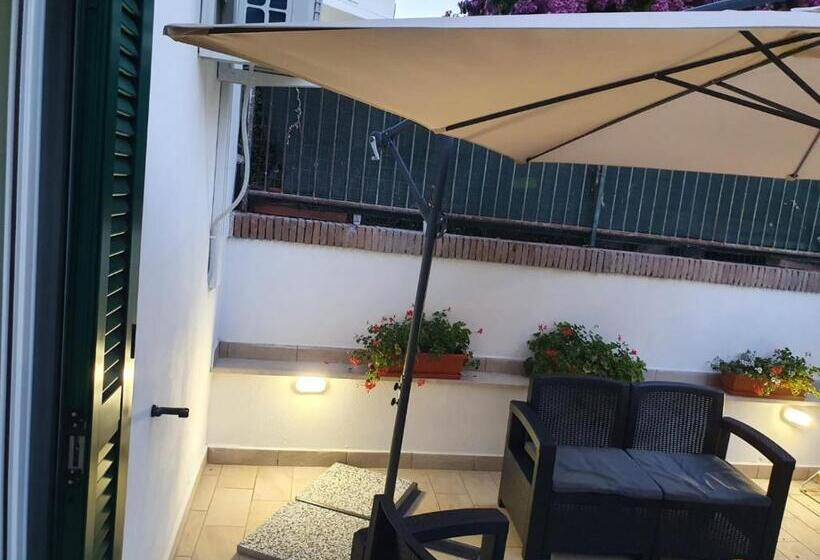 اتاق لوکس, Riviera Albachiara Anzio B&b