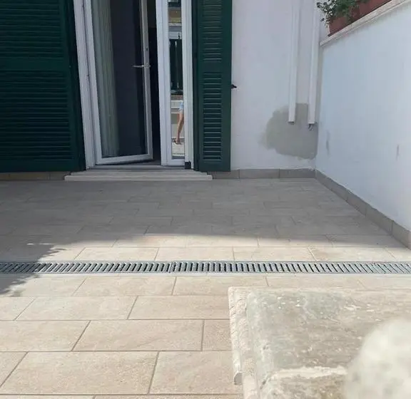 اتاق لوکس چهار تخته, Riviera Albachiara Anzio B&b