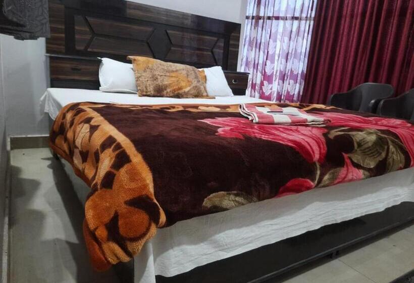 Люкс, Staymaker Hotel Raj Ganga