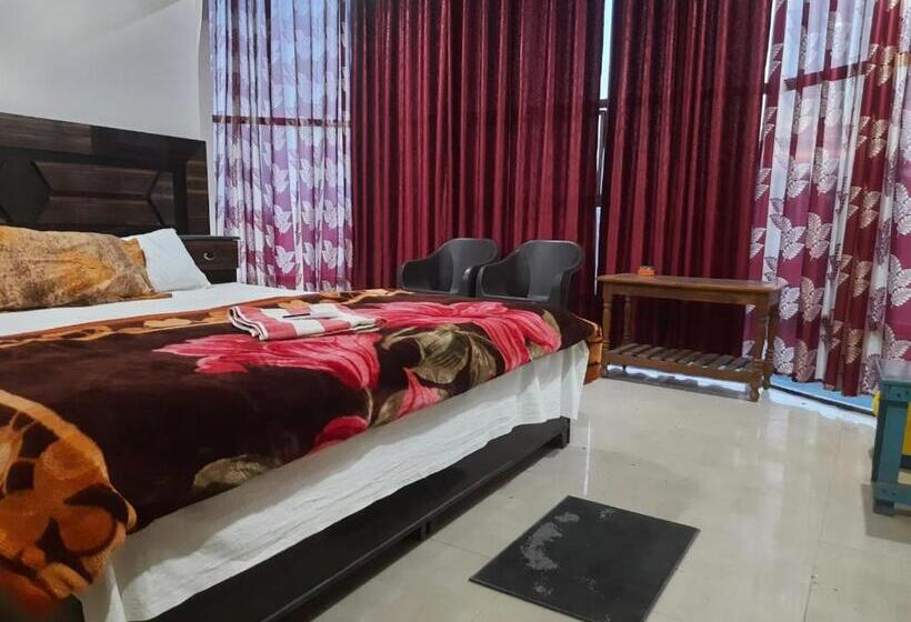 Люкс, Staymaker Hotel Raj Ganga