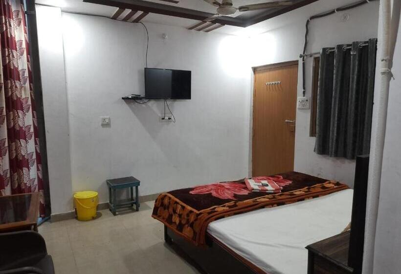 Люкс, Staymaker Hotel Raj Ganga