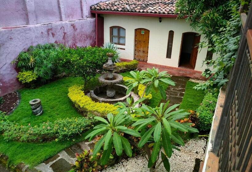 이코노미 룸, Casa Riverstone