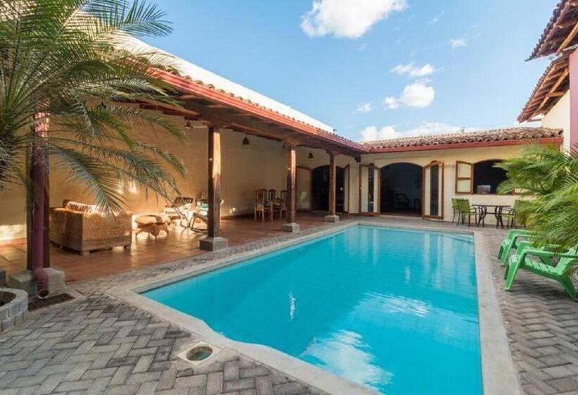 이코노미 룸, Casa Riverstone