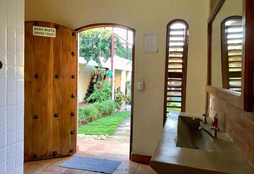 이코노미 룸, Casa Riverstone