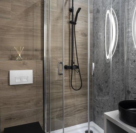 标准单人间, Bestseller