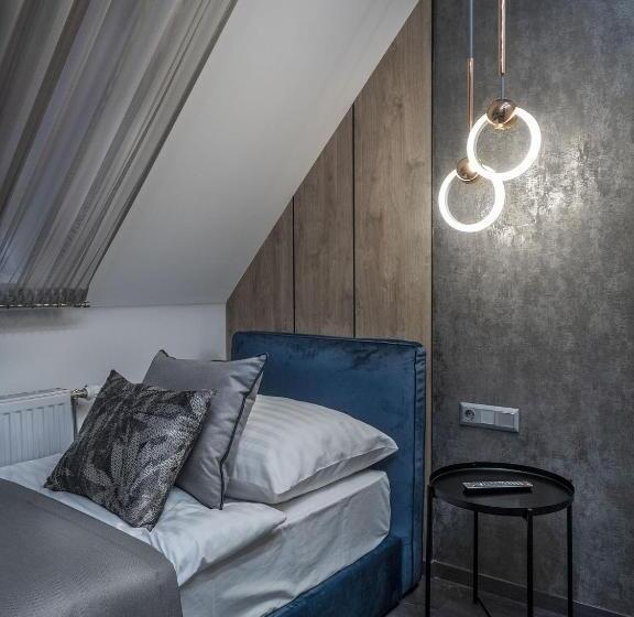 标准单人间, Bestseller