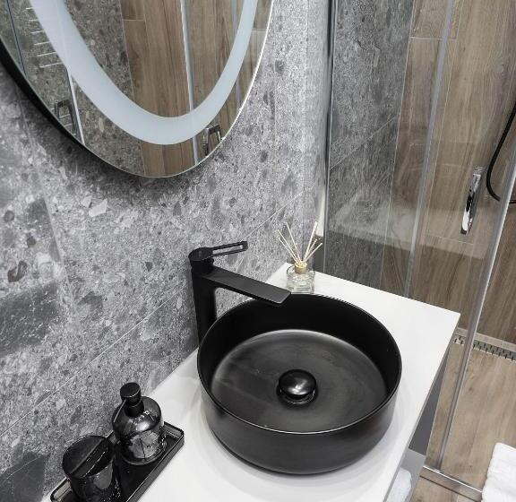 高级大房间, Bestseller