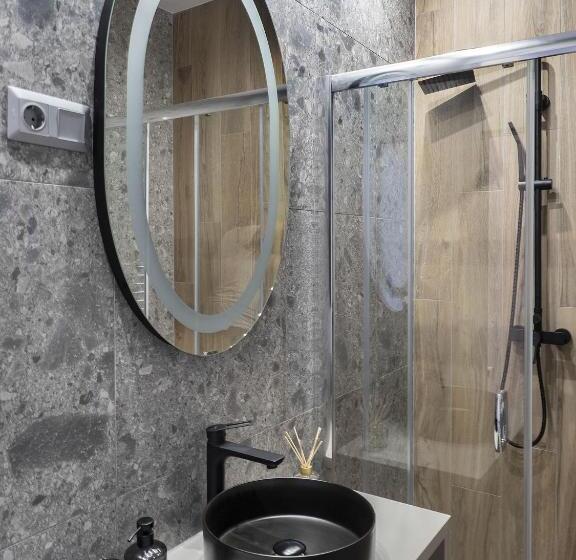 高级大房间, Bestseller