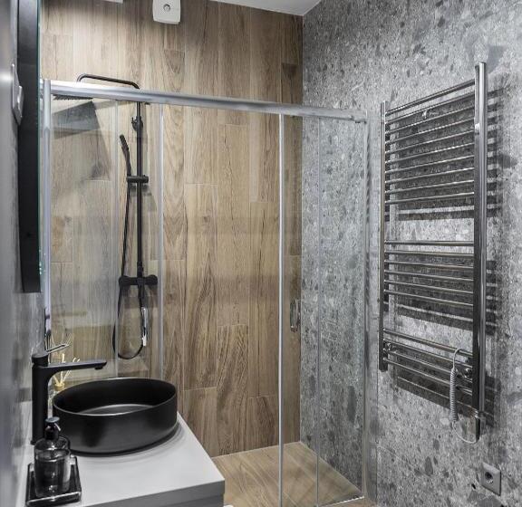 高级大房间, Bestseller