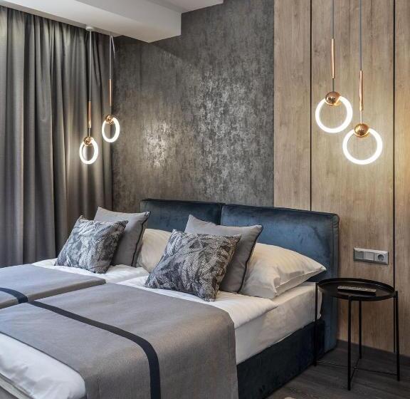 高级大房间, Bestseller