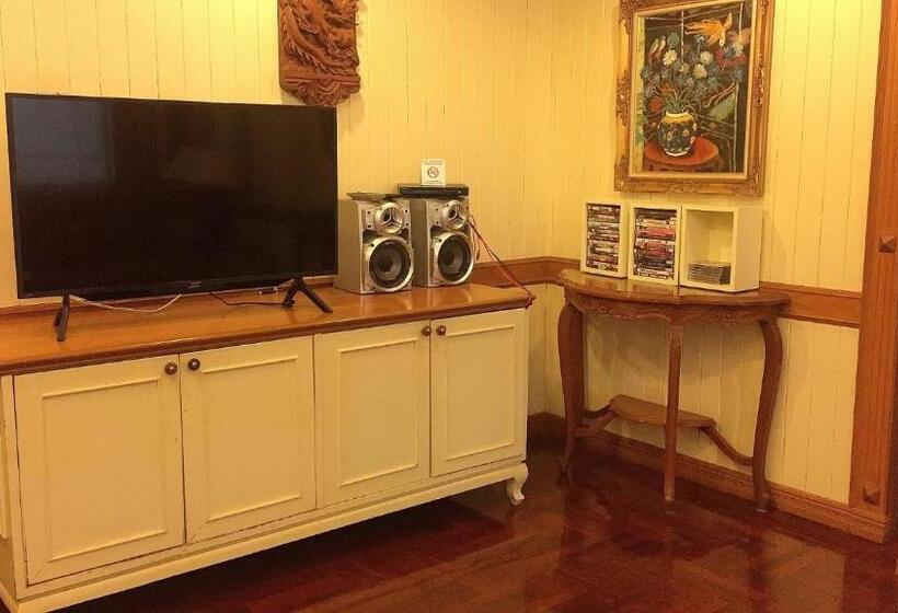 جناح جونيور, Taksila