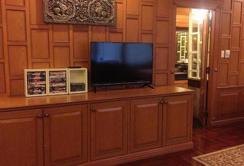 جناح جونيور, Taksila