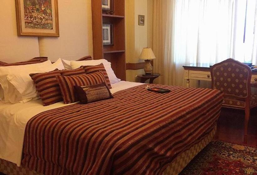 جناح جونيور, Taksila