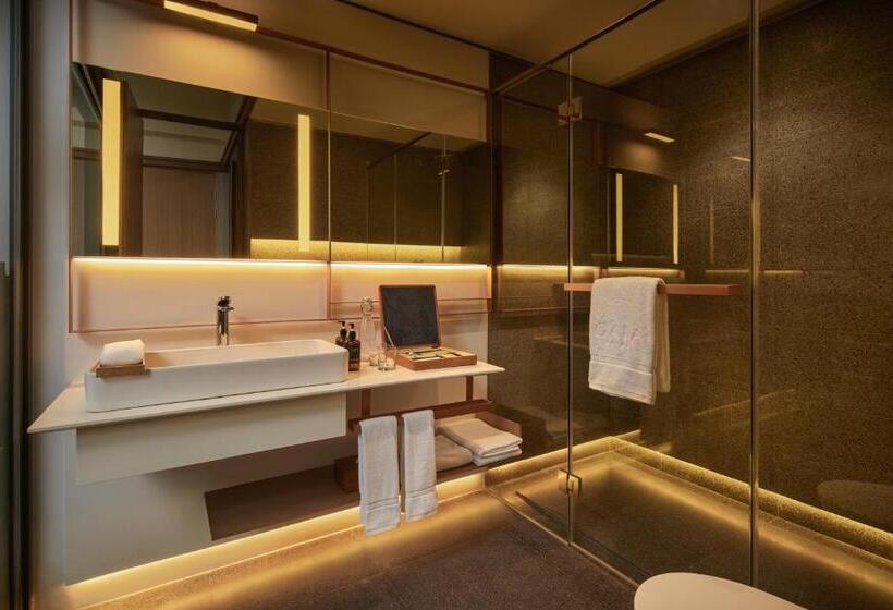 Номер Deluxe, The Gaia Hotel Bandung