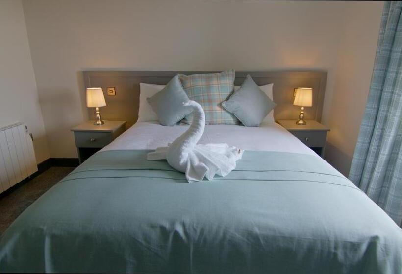 이코노미 룸, The Saratoga