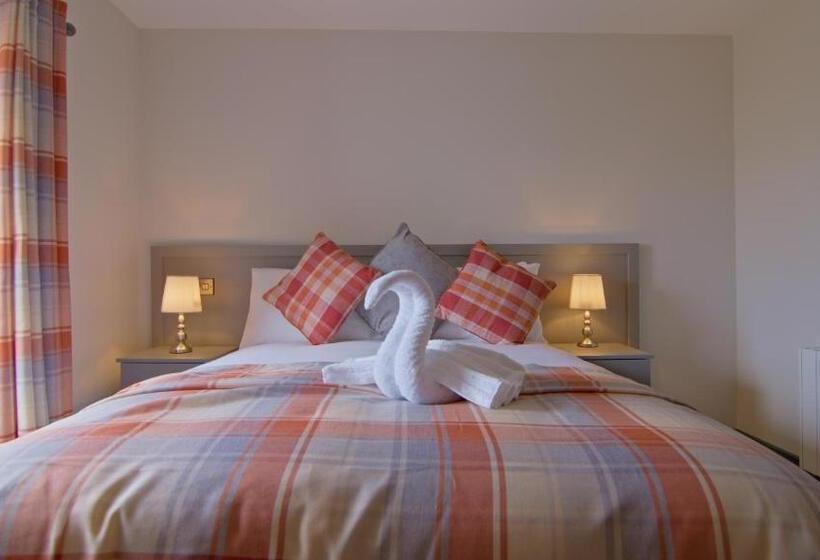 이코노미 룸, The Saratoga