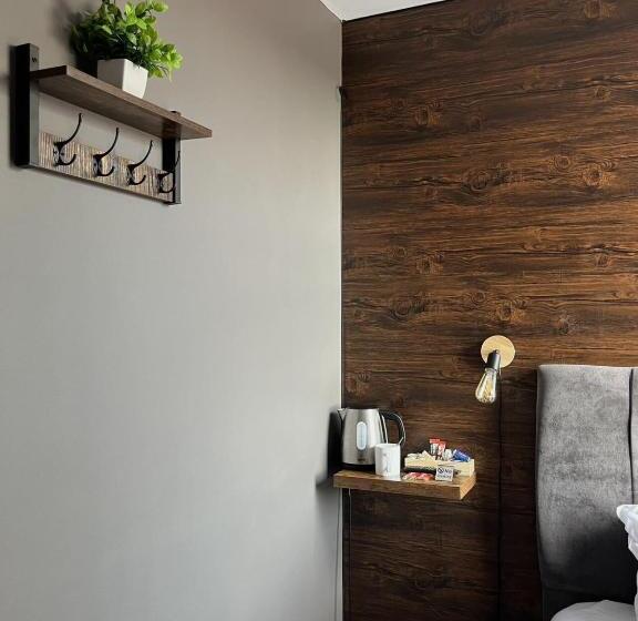 חדר סטנדרט יחיד, The Wellington Hotel Birmingham   Breakfast Included, Near O2 Academy & City Centre