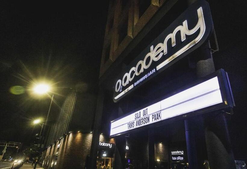 חדר משפחתי, The Wellington Hotel Birmingham   Breakfast Included, Near O2 Academy & City Centre