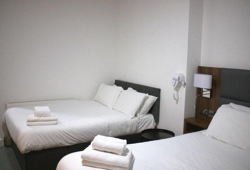 Семейный Номер, The Wellington Hotel Birmingham   Breakfast Included, Near O2 Academy & City Centre