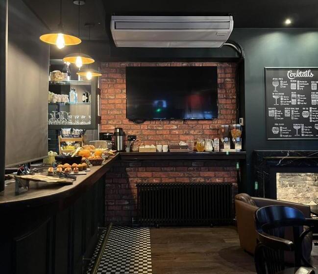 Номер Basic, The Wellington Hotel Birmingham   Breakfast Included, Near O2 Academy & City Centre