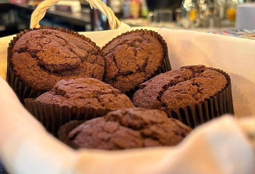 חדר יחיד בסיסי, The Wellington Hotel Birmingham   Breakfast Included, Near O2 Academy & City Centre