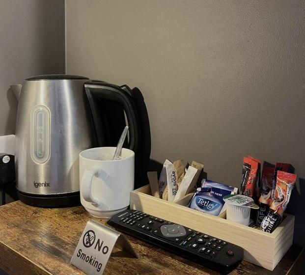 חדר יחיד בסיסי, The Wellington Hotel Birmingham   Breakfast Included, Near O2 Academy & City Centre