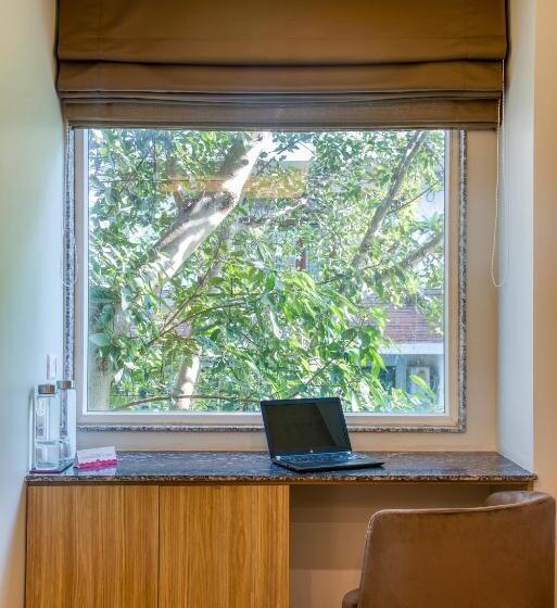 Deluxe-huone, Rosastays Gurugram Sec 31