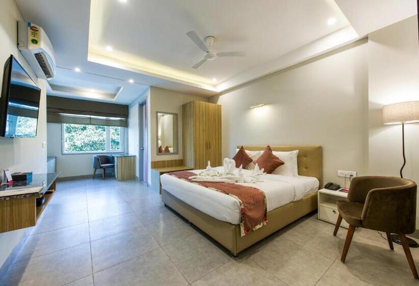 Deluxe-huone, Rosastays Gurugram Sec 31