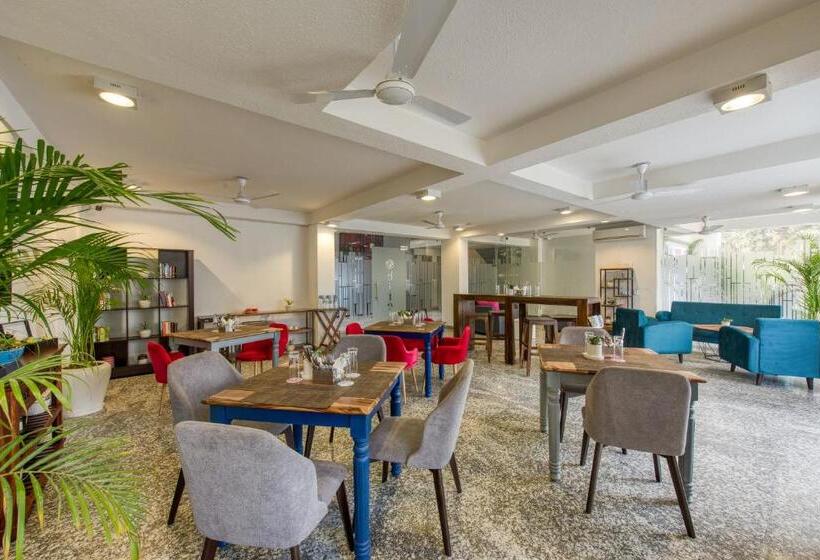 Deluxe-huone, Rosastays Gurugram Sec 31