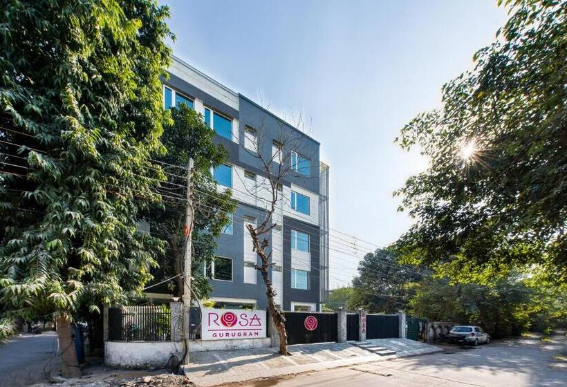 Deluxe-huone, Rosastays Gurugram Sec 31