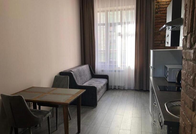 استودیو استاندارد با تخت کینگ, T&s Apart