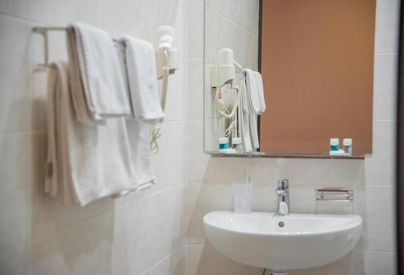 اتاق خانوادگی, T&s Apart