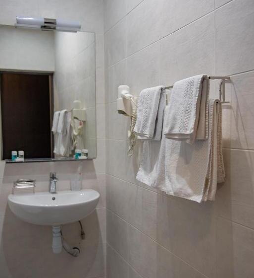 اتاق خانوادگی, T&s Apart