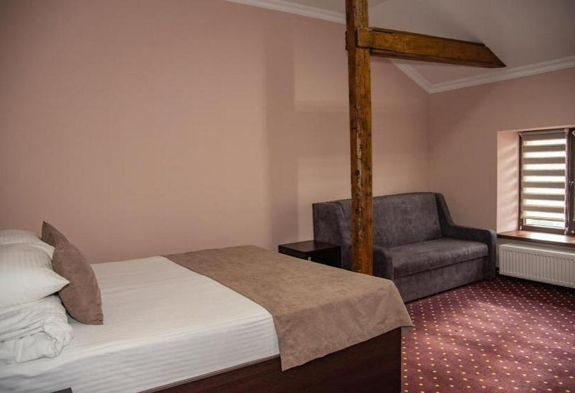 اتاق خانوادگی, T&s Apart