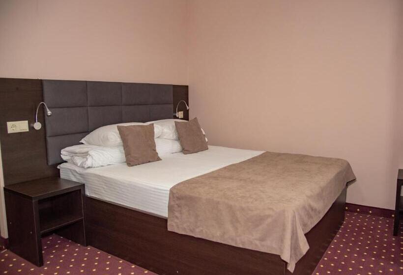 اتاق خانوادگی, T&s Apart