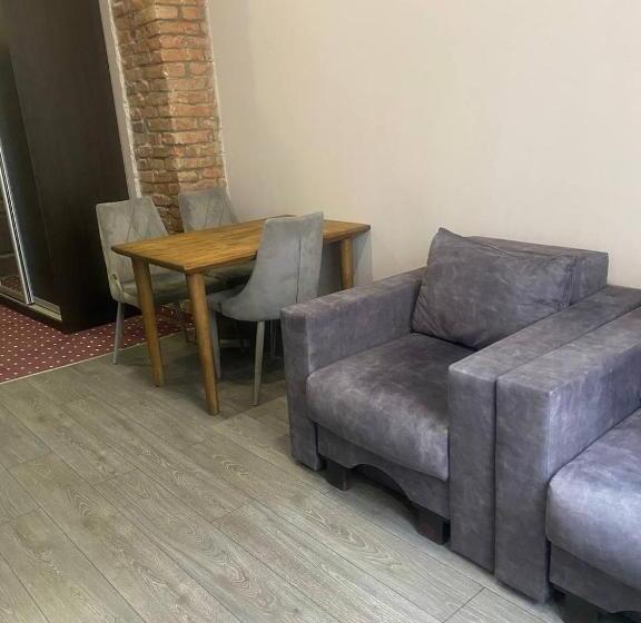 استودیو استاندارد با تخت کینگ, T&s Apart