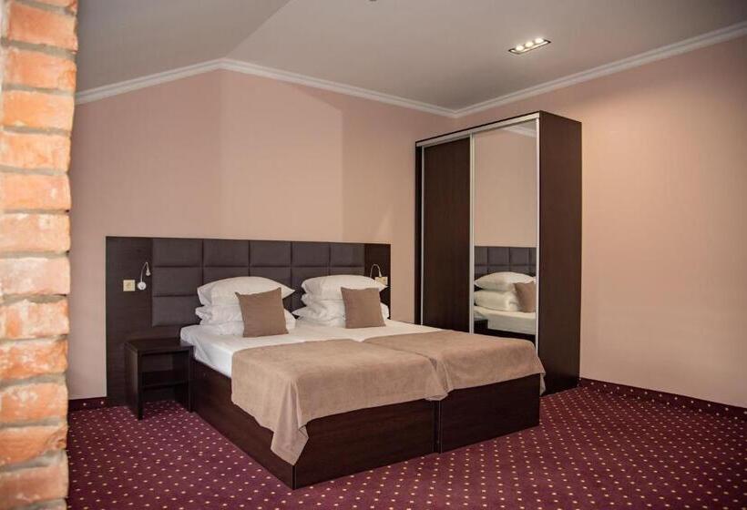 اتاق خانوادگی, T&s Apart