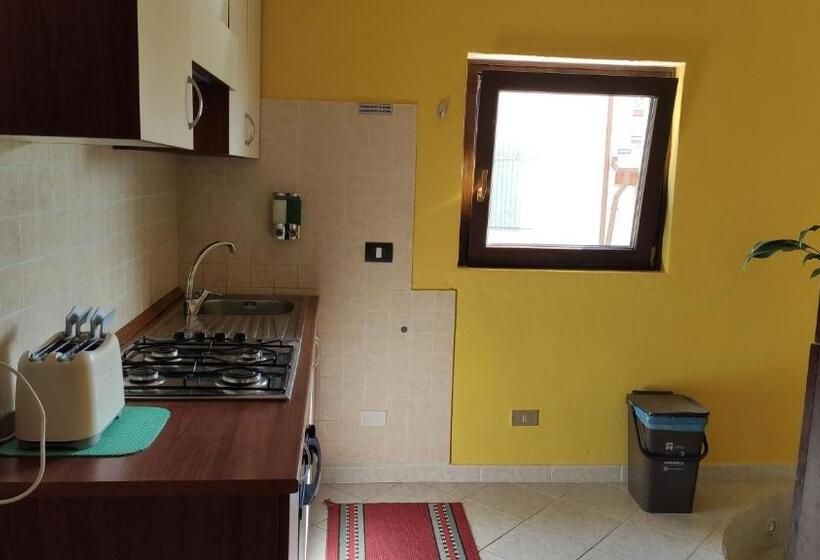 חדר סטנדרט לשלושה עם מרפסת, Complesso Turistico Aurora   Camere B&b