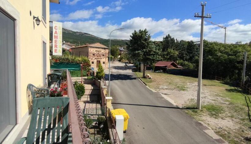 חדר סטנדרט לשלושה עם מרפסת, Complesso Turistico Aurora   Camere B&b