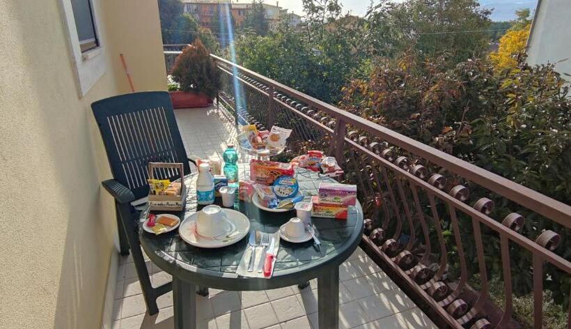 חדר סטנדרט לשלושה עם מרפסת, Complesso Turistico Aurora   Camere B&b