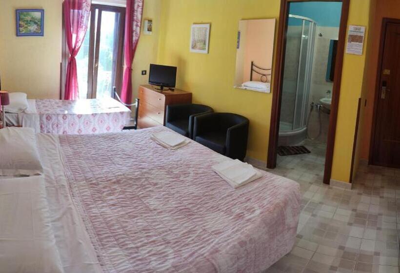 스탠다드 트리플 발코니 룸, Complesso Turistico Aurora   Camere B&b