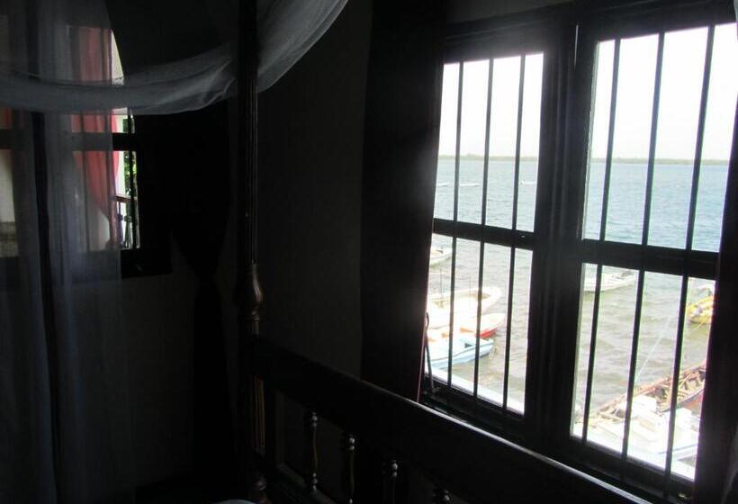 اتاق استاندارد با چشم‌انداز دریا, Lamu Palace