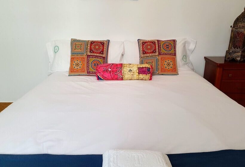 اتاق اکونومی, Triana Luxury Home