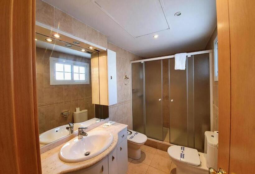 اتاق اکونومی, Triana Luxury Home